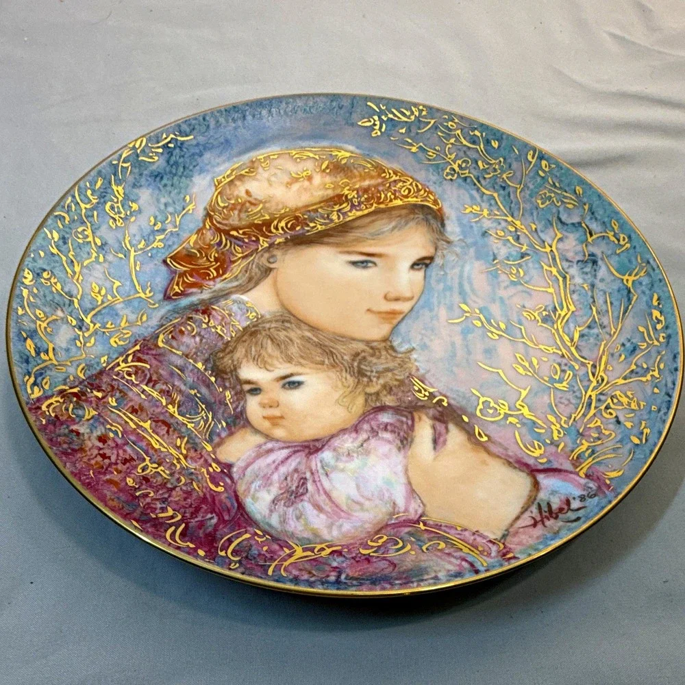 1986 Edna Hibel Mother's Day Plate 